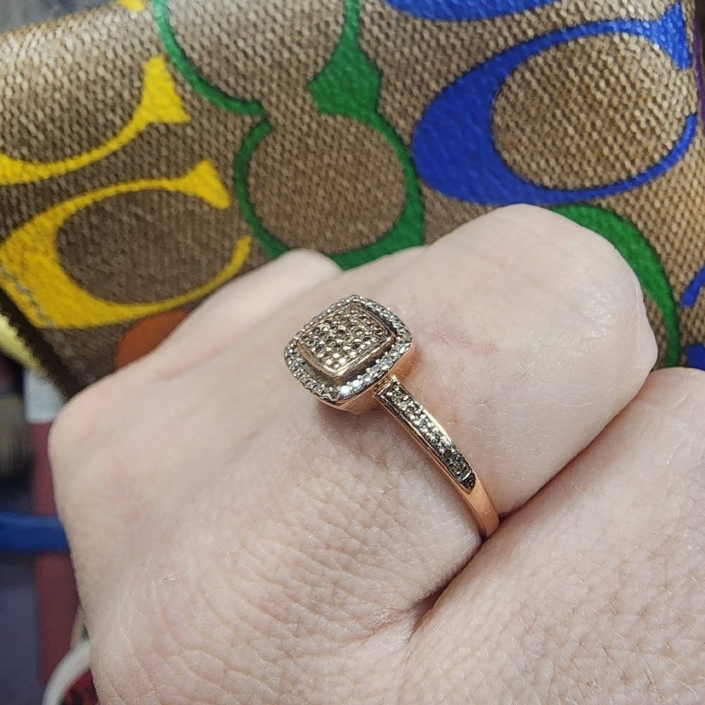 Elegant Natural Champagne Diamond Ring - Unique Piece!